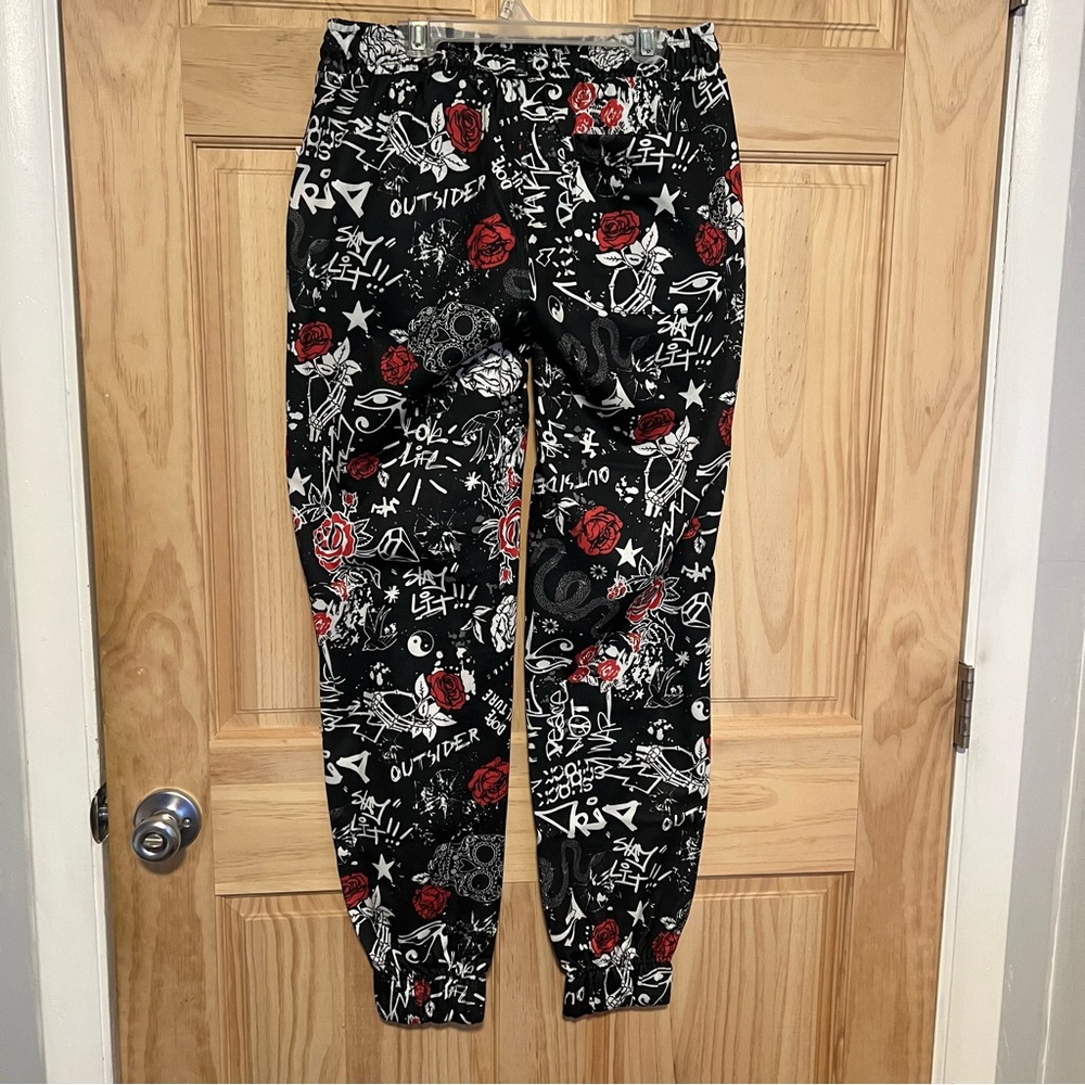 Fresh Black and Red Graphic Mens Joggers Size Medium NWT - Picture 2 of 4